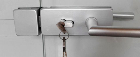 Замок и ответная планка.